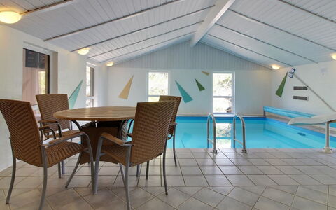 Sirka - 200M from the Sea: Meubles, Design Intérieur, Chaise, Sol, Table, Recours, Sol, Plafond, Pièce, Eco Hôtel