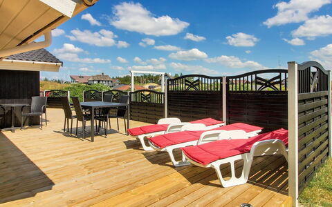 Sirka - 200M from the Sea: Meubles, Design Intérieur, Chaise, Sol, Table, Recours, Sol, Plafond, Pièce, Eco Hôtel