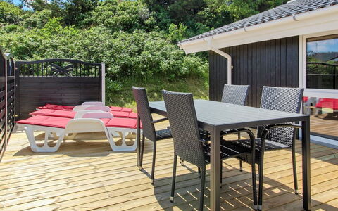 Sirka - 200M from the Sea: Meubles, Design Intérieur, Chaise, Sol, Table, Recours, Sol, Plafond, Pièce, Eco Hôtel