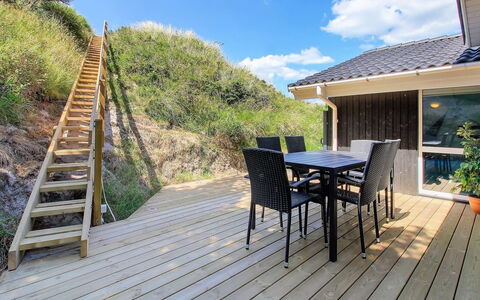 Sirka - 200M from the Sea: Bois, Chalet, Dur, Planche, Tache De Bois, Batiments Jardin, Conception, Cour, Cabane En Rondins, Arrière-Cour