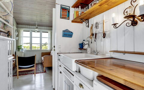 Katri - 500M from the Sea: Cuisine, Bois, Design Intérieur, Sol, Comptoir, Cabinetry, Éclairage, Plafond, Luminaire, Sol