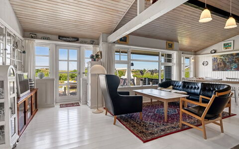 Katri - 500M from the Sea: Design Intérieur, Sol, Bois, Meubles, Sol, Plafond, Parquet, Domicile, Porte, Salon