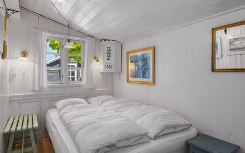 Katri - 500M from the Sea: Bois, Domicile, Porte, Chambre, Conception, Peindre, Dur, Lit, Planche, Literie