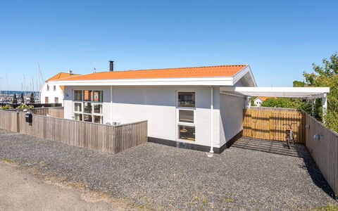 Ljubinko - 50M from the Sea: Bois, Domicile, Composite, Porte, Chalet, Ombre, Siding, Dur, Tache De Bois