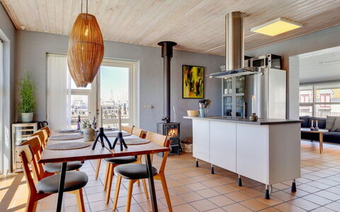 Ljubinko - 50M from the Sea: Bois, Domicile, Composite, Porte, Chalet, Ombre, Siding, Dur, Tache De Bois