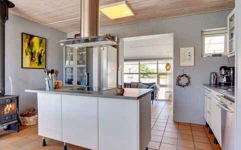 Ljubinko - 50M from the Sea: Bois, Domicile, Composite, Porte, Chalet, Ombre, Siding, Dur, Tache De Bois