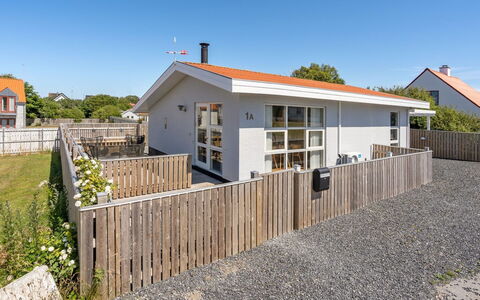 Ljubinko - 50M from the Sea: Bois, Domicile, Composite, Porte, Chalet, Ombre, Siding, Dur, Tache De Bois