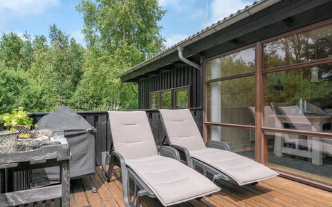 Mine - 300M from the Sea: Bois, Domicile, Porche, Plate-Forme, Dur, Toit, Tache De Bois, Parquet, Eco Hôtel