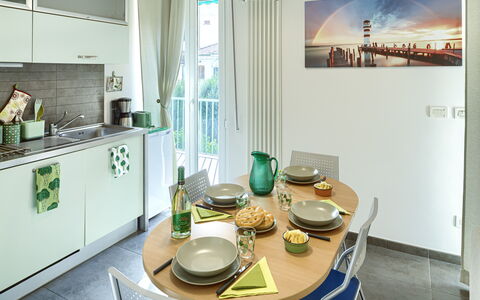Apartment Serena - Levanto: Propriété, Cabinetry, Vaisselle, Comptoir, Aliments, Vaisselle, Design Intérieur, Appareil De Cuisine, Coupe, Table
