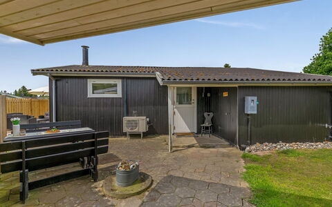 Silvana - 750M from the Sea: 