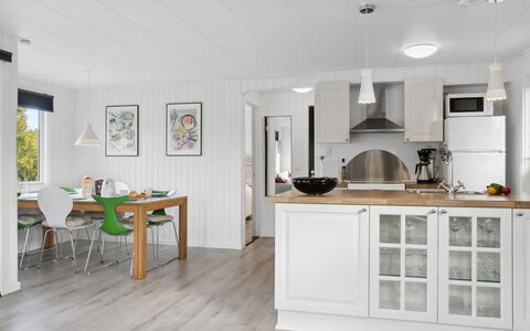 Silvana - 750M from the Sea: Sol, Meubles, Bois, Design Intérieur, Cuisine, Comptoir, Sol, Plafond, Cabinetry, Principaux Appliance