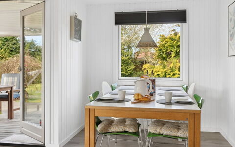 Silvana - 750M from the Sea: Meubles, Design Intérieur, Sol, Bois, Sol, Chaise, Table, Table Cuisine Et Salle A Manger, Éclairage, Salle À Manger