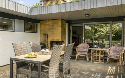 Yak - 350M from the Sea: Herbe, Maison, Toit, Chalet, Domicile, Arbuste, Ferme, Lot Terre, Zone Rurale