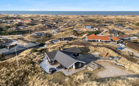 Tahnee - 450M from the Sea: 