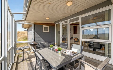Emelin - 475M from the Sea: Toit, Maison, Domicile, Chalet, Porte, Siding, Plate-Forme, Porche, Planche, Dur