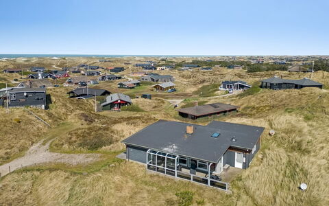 Emelin - 475M from the Sea: Toit, Maison, Domicile, Chalet, Porte, Siding, Plate-Forme, Porche, Planche, Dur