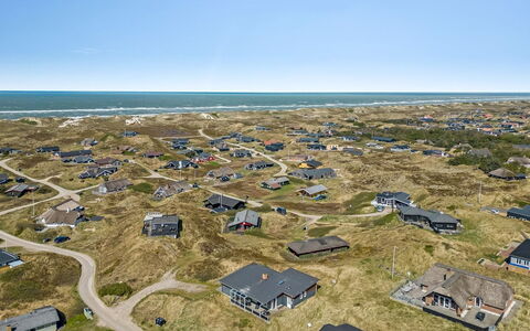 Emelin - 475M from the Sea: Toit, Maison, Domicile, Chalet, Porte, Siding, Plate-Forme, Porche, Planche, Dur