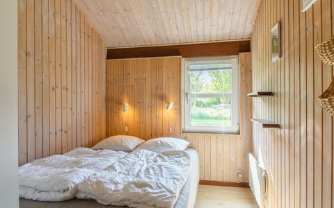 Menka - 1.3Km from the Sea: Mur, Sol, Design Intérieur, Bois, Chambre, Sol, Plafond, Lit, Meubles, Pièce