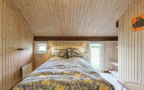 Menka - 1.3Km from the Sea: Design Intérieur, Sol, Bois, Sol, Plafond, Chambre, Pièce, Lit, Meubles, Éclairage
