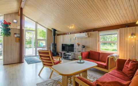 Menka - 1.3Km from the Sea: Bois, Plafond, Sol, Design Intérieur, Sol, Pièce, Canapé, Meubles, Salon, Parquet