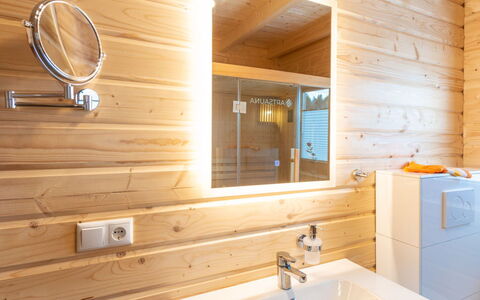 Spiegelau 604: Marron, Miroir, Robinet, Luminaire Plomberie, Évier, Armoire De Toilette, Cabinetry, Lavabo, Salle De Bains, Bois