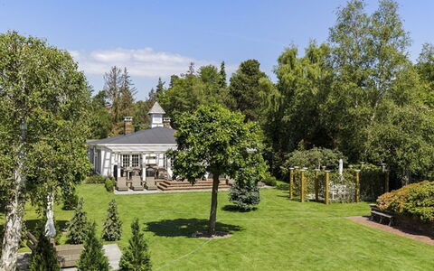 Titia - 1.2Km to the Fjord: Piscine, Chaîne De Montagnes, Eco Hôtel, Recours, Biens, Vallée, Villa, Aménagement Paysager, Ville Resort, Arrière-Cour