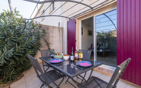 L'Abrivado: L'Eau, Plante, Ciel, Propriété, Piscine, Bleu, Arbre, Plan D'Eau, Ombre, Herbe
