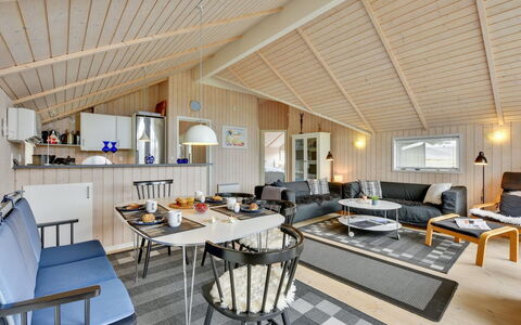 Finnja - 400M from the Sea: Chalet, Dur, Salon, Cabane En Rondins, Plante D'Appartement, Batiments Jardin, Siding