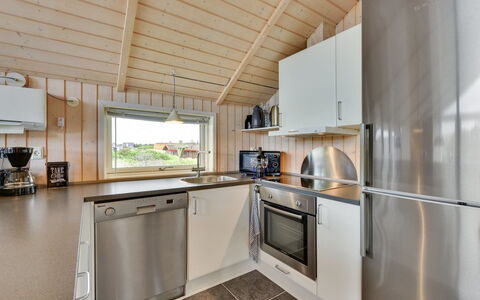Finnja - 400M from the Sea: Bois, Plafond, Sol, Design Intérieur, Sol, Cuisine, Domicile, Comptoir, Appareil De Cuisine, Pièce