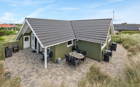 Finnja - 400M from the Sea: Maison, Toit, Domicile, Chalet, Cabanon, Batiments Jardin, Siding, Cour, Cabane En Rondins, Cabane