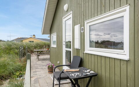 Finnja - 400M from the Sea: Maison, Toit, Domicile, Chalet, Cabanon, Batiments Jardin, Siding, Cour, Cabane En Rondins, Cabane