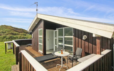 Larisa - 250M from the Sea: Bois, Architecture, Domicile, Dur, Chalet, Tache De Bois, Planche, Ombre, Porche, Balcon