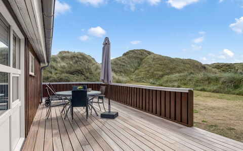 Larisa - 250M from the Sea: Parquet, Sol, Sol, Bois, Revêtement De Sol Stratifié, Dur, Planche, Tache De Bois, Plate-Forme, Balcon
