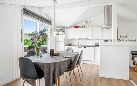 Larisa - 250M from the Sea: Bois, Design Intérieur, Sol, Meubles, Plafond, Parquet, Sol, Cuisine, Table Cuisine Et Salle A Manger, Domicile