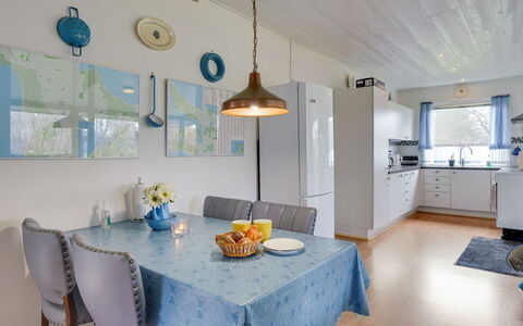 Simon - 225M from the Sea: Toit, Maison, Lot Terre, Domicile, Chalet, Biens, Batiments Jardin, Ombre, Cabane En Rondins, Aménagement Paysager