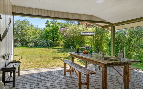 Simon - 225M from the Sea: Toit, Maison, Lot Terre, Domicile, Chalet, Biens, Batiments Jardin, Ombre, Cabane En Rondins, Aménagement Paysager