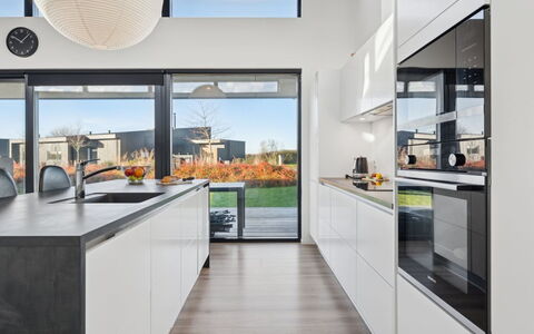 Malfred - 500M from the Sea: Cuisine, Comptoir, Design Intérieur, Appareil De Cuisine, Sol, Électroménager, Cabinetry, Plafond, Luminaire, Meubles