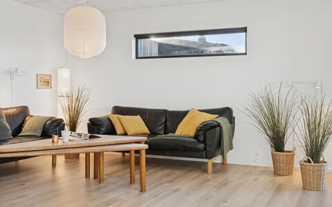 Malfred - 500M from the Sea: Meubles, Sol, Parquet, Design Intérieur, Bois, Sol, Canapé, Revêtement De Sol Stratifié, Salon, Plafond