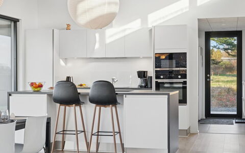 Malfred - 500M from the Sea: Meubles, Design Intérieur, Cuisine, Comptoir, Sol, Appareil De Cuisine, Sol, Bois, Cabinetry, Chaise