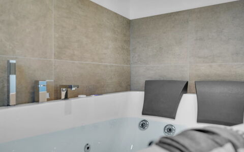 Malfred - 500M from the Sea: Piscine, Ville Resort