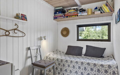 Gita - 2.2Km from the Sea: Bois, Chambre, Design Intérieur, Meubles, Sol, Lit, Sol, Drap De Lit, Pièce, Plafond