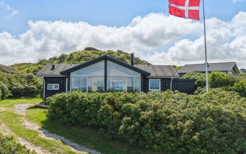 Reinke - 200M from the Sea: Bois, Toit, Architecture, Domicile, Maison, Chalet, Siding, Dur, Pente, Biens