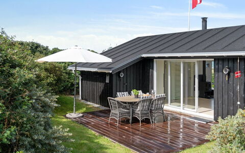 Reinke - 200M from the Sea: Bois, Toit, Architecture, Domicile, Maison, Chalet, Siding, Dur, Pente, Biens