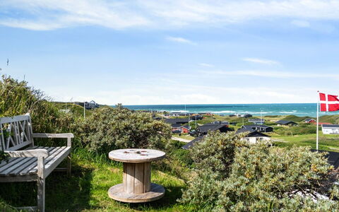 Reinke - 200M from the Sea: Bois, Toit, Architecture, Domicile, Maison, Chalet, Siding, Dur, Pente, Biens