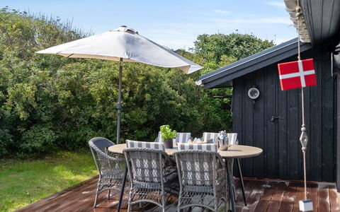 Reinke - 200M from the Sea: Bois, Toit, Maison, Chalet, Porte, Domicile, Siding, Lot Terre, Batiments Jardin, Cabanon