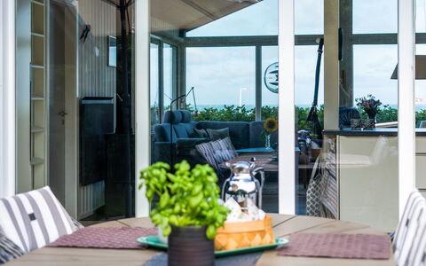 Reinke - 200M from the Sea: Bois, Toit, Maison, Chalet, Porte, Domicile, Siding, Lot Terre, Batiments Jardin, Cabanon