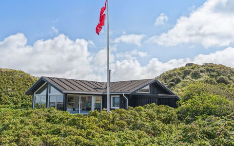 Reinke - 200M from the Sea: Bois, Toit, Maison, Chalet, Porte, Domicile, Siding, Lot Terre, Batiments Jardin, Cabanon