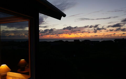 Reinke - 200M from the Sea: Bois, Toit, Maison, Chalet, Porte, Domicile, Siding, Lot Terre, Batiments Jardin, Cabanon