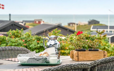 Reinke - 200M from the Sea: Bois, Toit, Maison, Chalet, Porte, Domicile, Siding, Lot Terre, Batiments Jardin, Cabanon