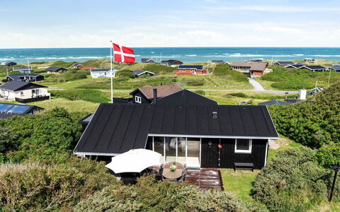 Reinke - 200M from the Sea: Bois, Toit, Architecture, Domicile, Maison, Chalet, Siding, Dur, Pente, Biens